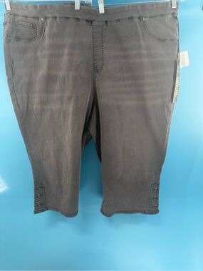 DG2 by Diane Gilman Black Capri Jeans